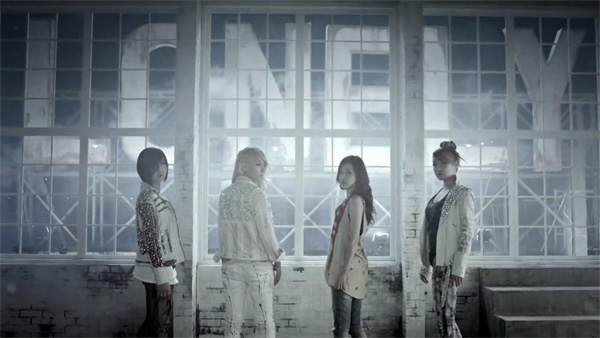 20110514_lonely_2ne1