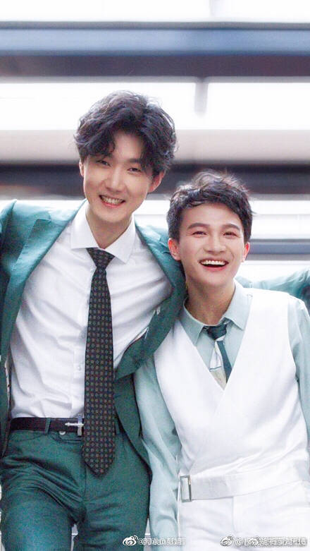 006lR0e2gy1giobn08w1dj30c80lpq40